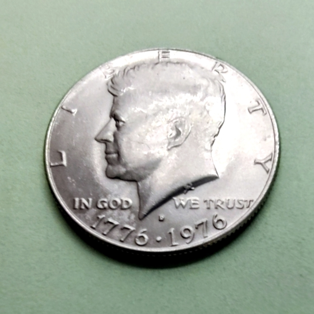 1976-P Bicentennial Kennedy Half Dollar Coin In good Circulated Condition.